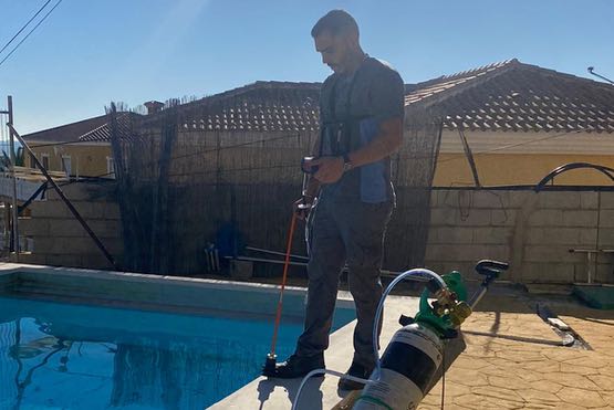 Detección de fugas de agua en piscinas en Sevilla